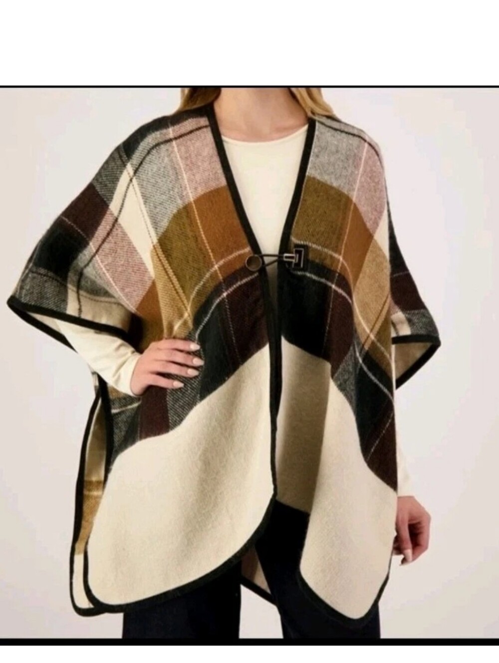 Vince Camuto O/S Black Tan Cream Poncho Shawl Plaid Classy Chic Reversible Nwot